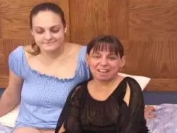 Amateur Schlampe leckt eine Lesbo Muschi nass