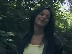 Das Weib lutscht seinen steifen Riemen