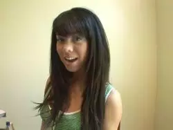 Die naturgeile asiatische Schlampe lutscht während sie Hardcore genagelt wird