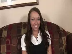 Sein harter Schwanz bringt ihre kleinen festen Möpse zum Beben