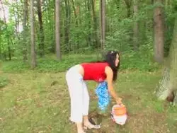 Eine schamlose Hure mit tropfender Pussy hat Tittensex