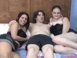 Die Bitch bekommt ihre dicken Melonen massiert