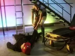 Fitte Schlampe mit dicken Hupen wird gebumst