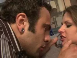 Großbrüstiges Weib wird wild durchgenommen