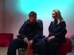 Junge Nutte mit dicken Milchtüten wird genagelt