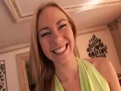 Jugendliche dünne Blondierte wird gehörig gefickt