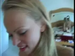 Die süßen Junghuren lassen sich von ihrem Stecher abwechselnd durchbumsen