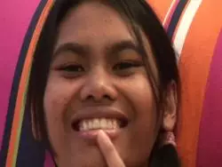 Spitzes Teen bumst sich mit Sextoys die Möse