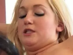 Willige Teen Girl Blondine bekommt den intensiven Tittenfick 